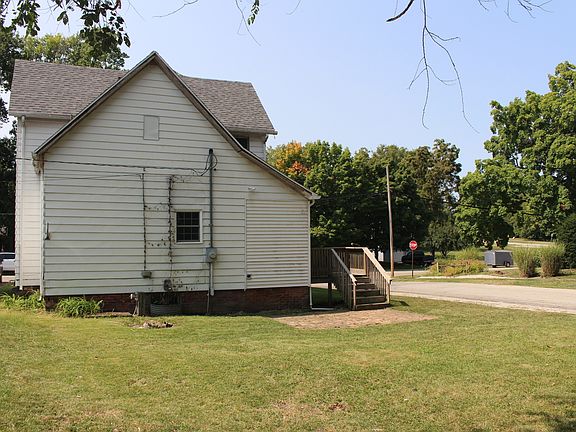 4th image of 722 N Center St
