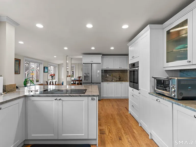 58 Chapman Ave — Photo 10
