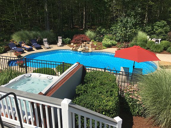 Hot tub and pool