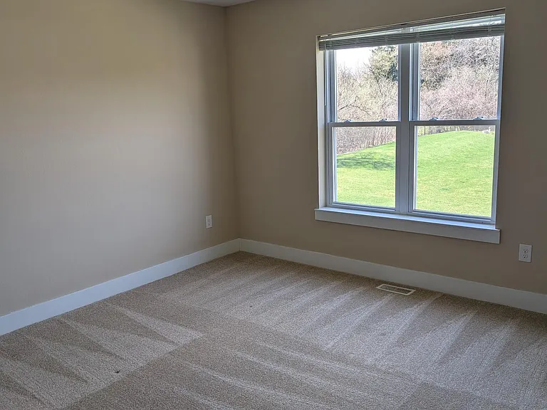 S15W22189 Overlook Ct — Photo 10