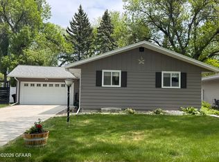 2607 Olive St, Grand Forks, ND 58201