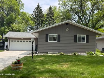 2607 Olive St, Grand Forks, ND, 58201