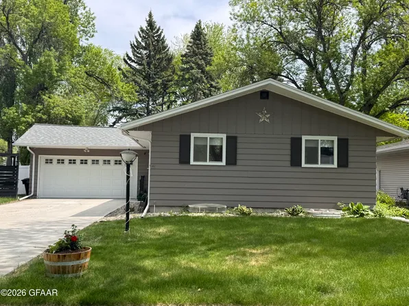 2607 Olive St, Grand Forks, ND 58201