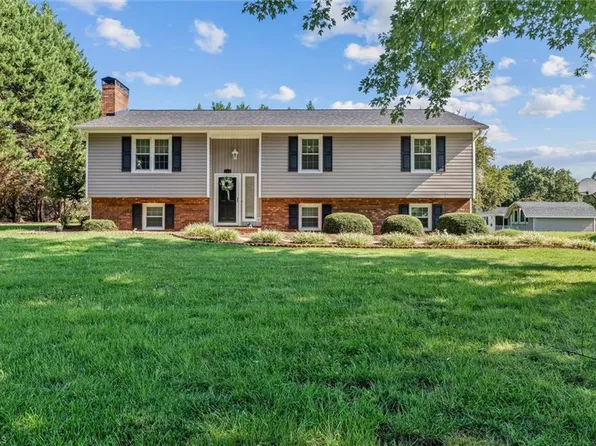 125 Hartley Ln, Pilot Mountain, NC 27041