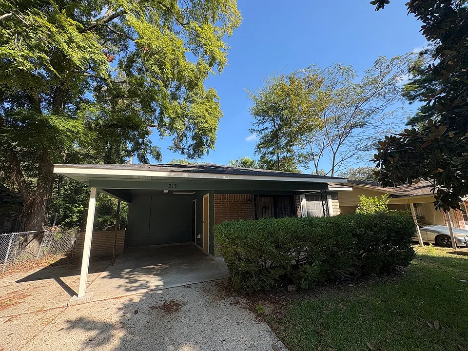 913 Babylon Rd