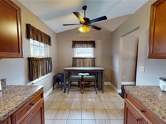 5th image of 513 Oak Hollow Dr