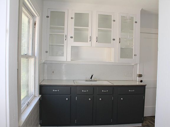 3rd image of 2-14410 Jenne Ave #2