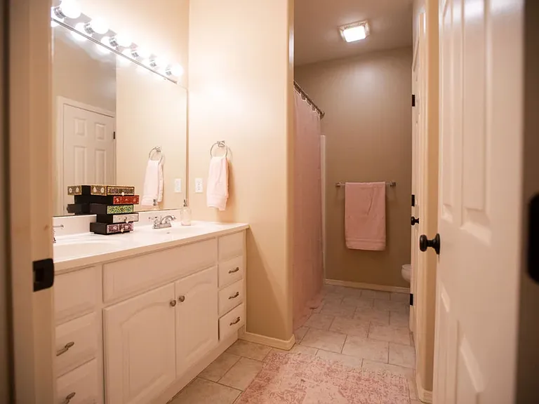 Enclave Apartmants — Photo 8