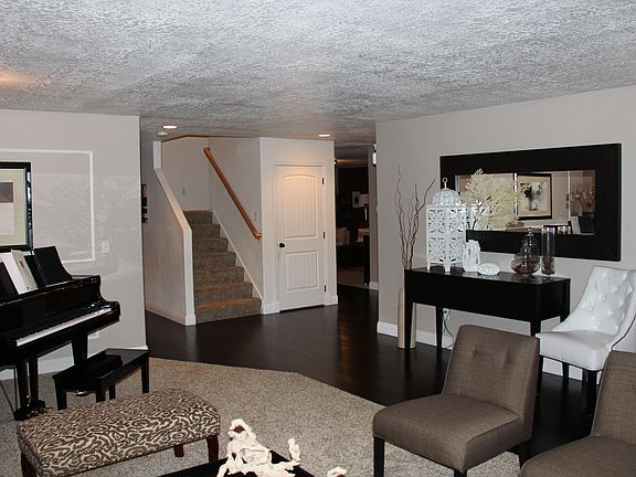 2nd image of 506 S Olive Way