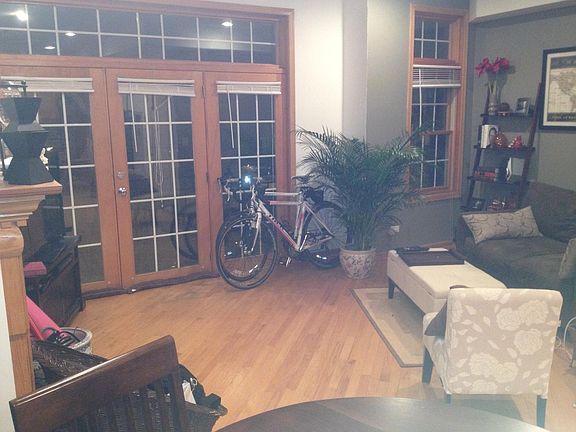 5th image of 1103 W Cornelia Ave #2RK