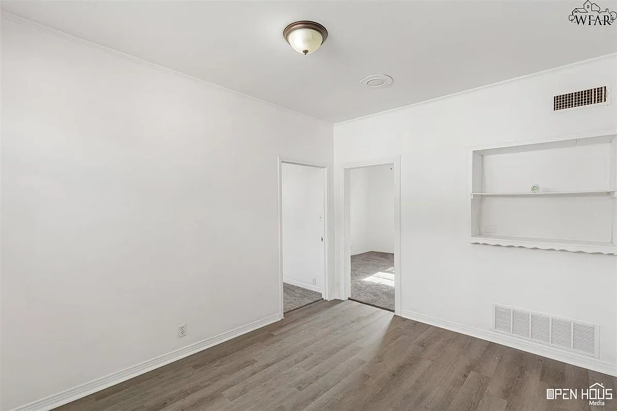 dinning room - 405 E 2nd St