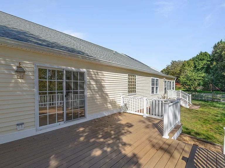 1081 Wintergreen Ln — Photo 42