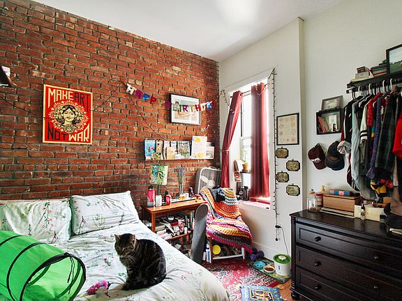 4th image of 909 Jefferson Ave #2R