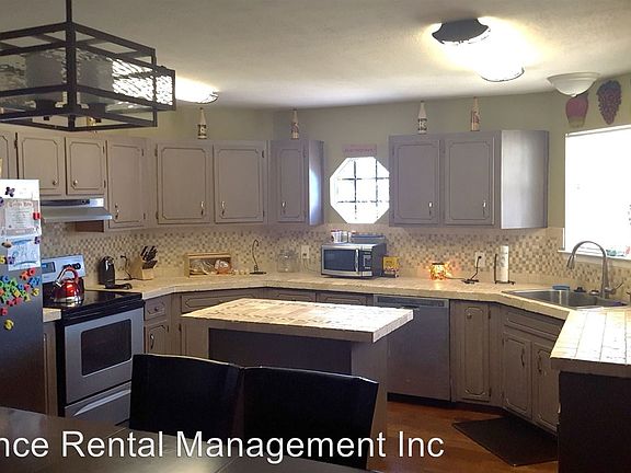 2nd image of 9576 Brentwood Blvd