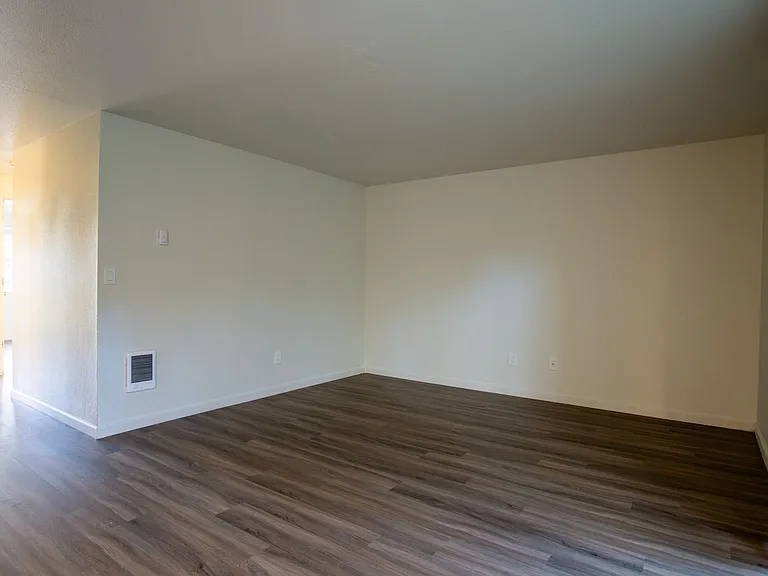 2628 NE Red Sunset Dr — Photo 5