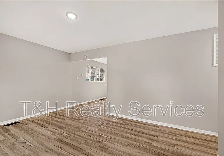 2714 Dawson St — Photo 6