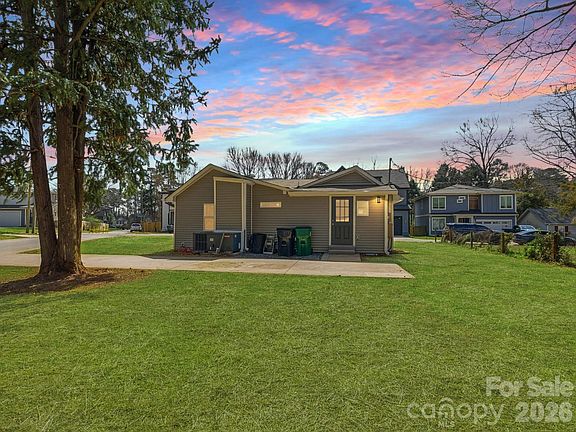 3rd image of 3900 Plainview Rd