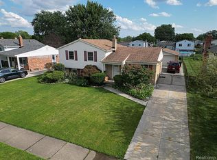 5126 Franklin Park Dr, Sterling Heights, MI 48310