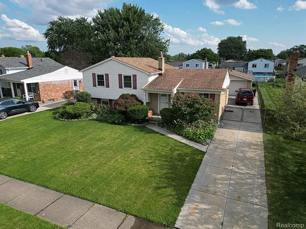 5126 Franklin Park Dr, Sterling Heights, MI 48310