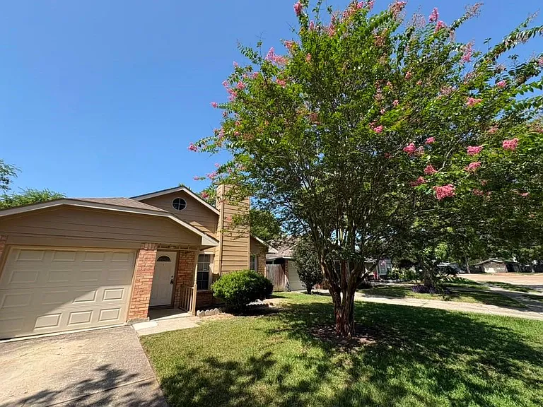 9210 Crescent Moon Dr — Photo 1