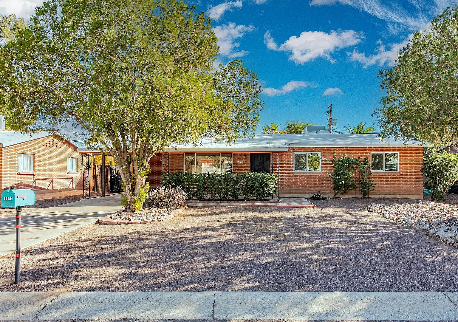 Cool Central Pool Home — Photo 2