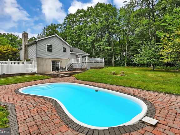 4th image of 696 Pine Hill Rd