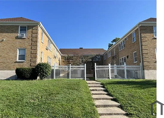 261 Niagara Ave #E — Photo 6