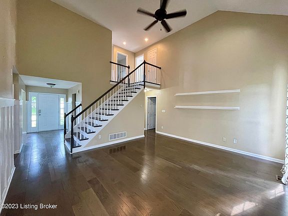2nd image of 9605 Applewood Ct