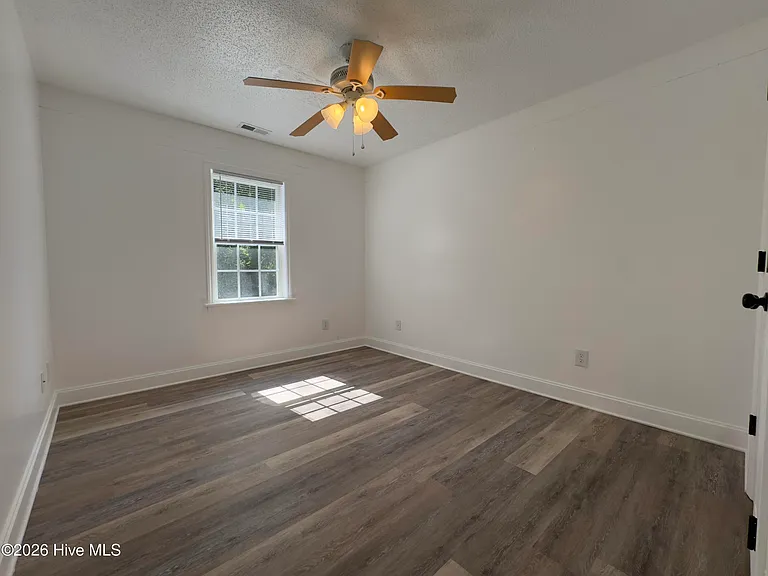 502 Worth Dr — Photo 28