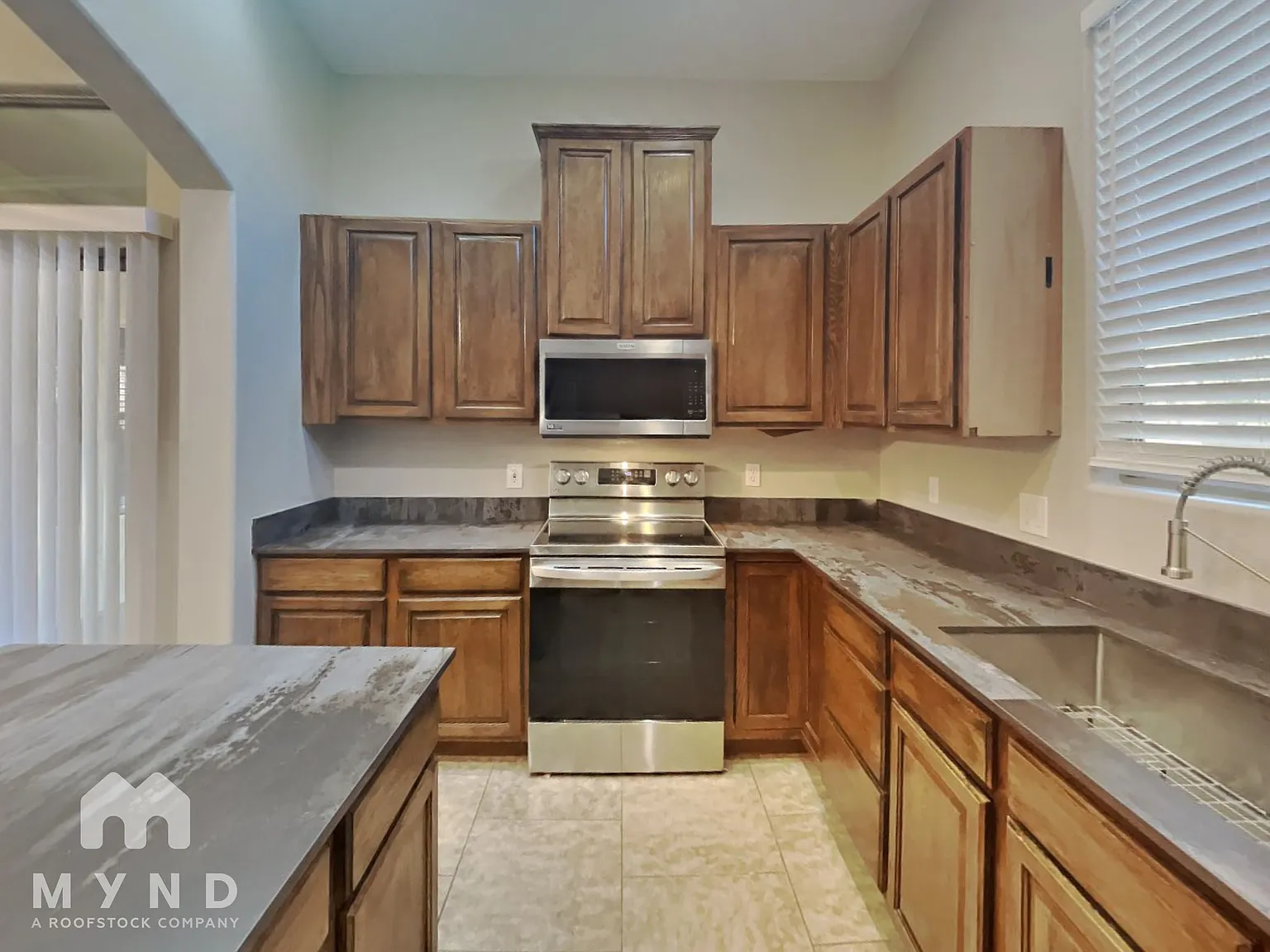 3 bed, 2.0 bath, 1595 sqft, $2,145 — Photo 3