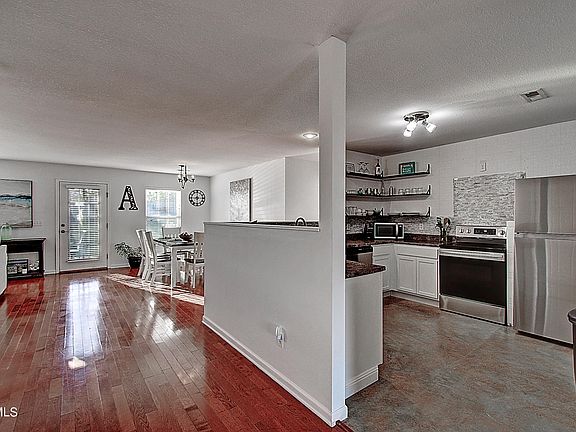 5th image of 66 Glory Ct