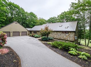 15 Inverness Rd, Falmouth, ME 04105