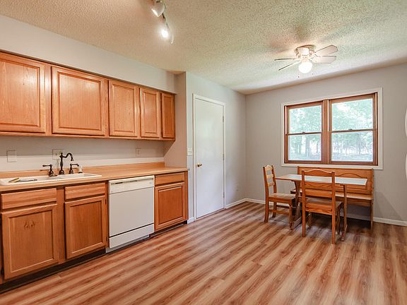 5th image of 158 Glenbrook Dr