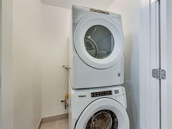 4th image of 1318 N Western Ave #5C