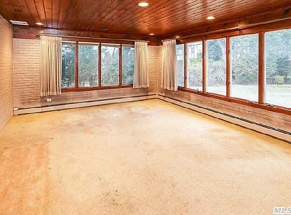 5th image of 257 Stewart Ave