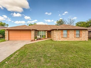 8009 Lynda Ln, North Richland Hills, TX 76180