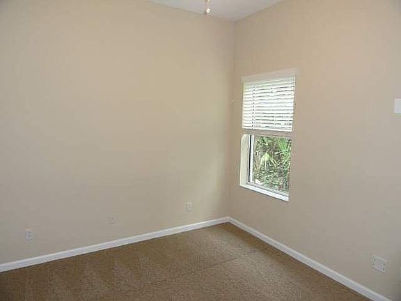 5th image of 18 N Park Cir