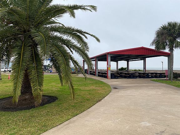 3rd image of 22 Tiki Dr