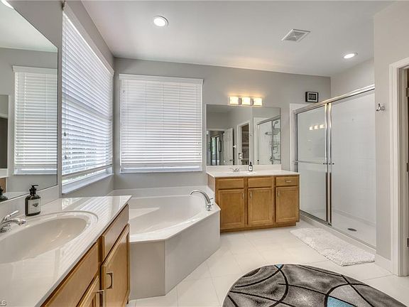 4th image of 2337 Butterfly Palm Dr