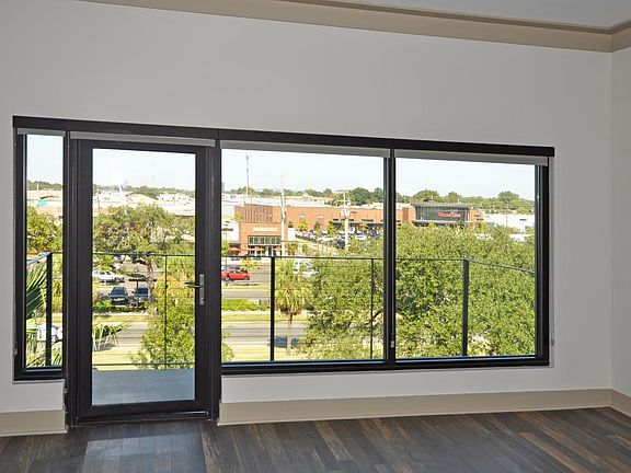 5th image of 320 N Carrollton Ave #303