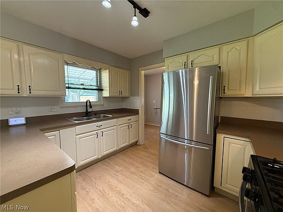 2nd image of 7682 Pinehurst Dr