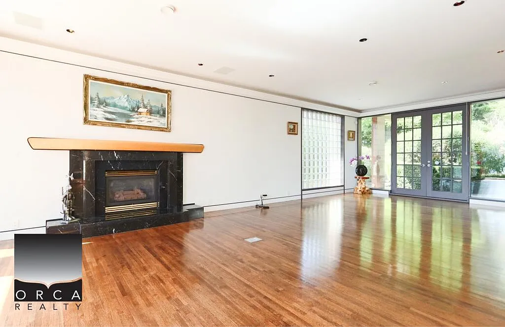 687 Beachview Drive, North Vancouver — Photo 2