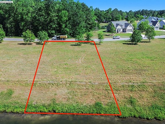 3rd image of 124 Sycamore Lakes Drive
