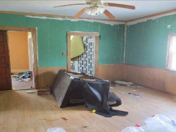 5th image of 718 S 5th St