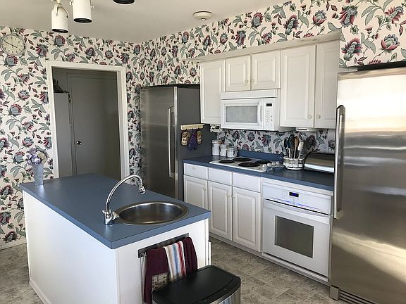 3rd image of 1008 Laguna Dr