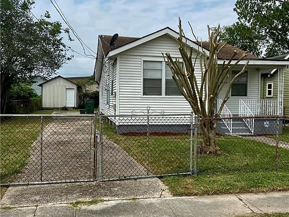 2nd image of 520 Silver Lily Ln