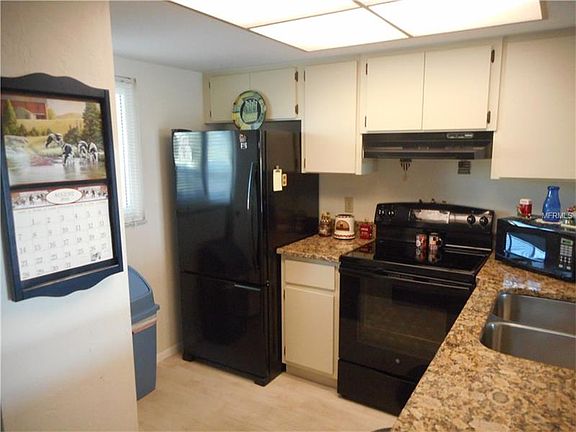 3rd image of 12538 SW Kingsway Cir APT 602