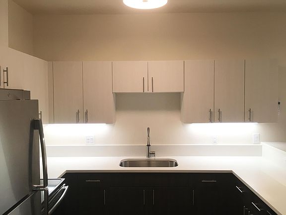 Spacious gourmet kitchen