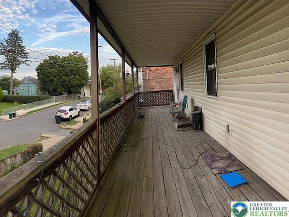 5th image of 2400 Birch St