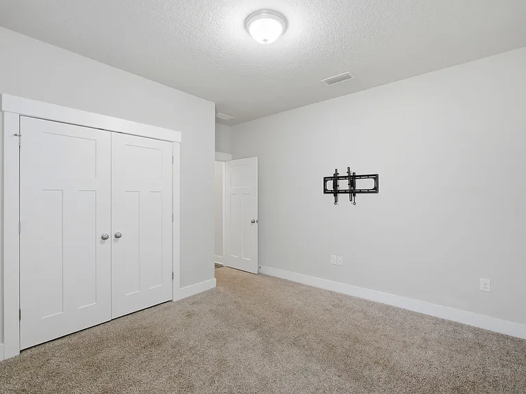 425 Pemberton Ln — Photo 22